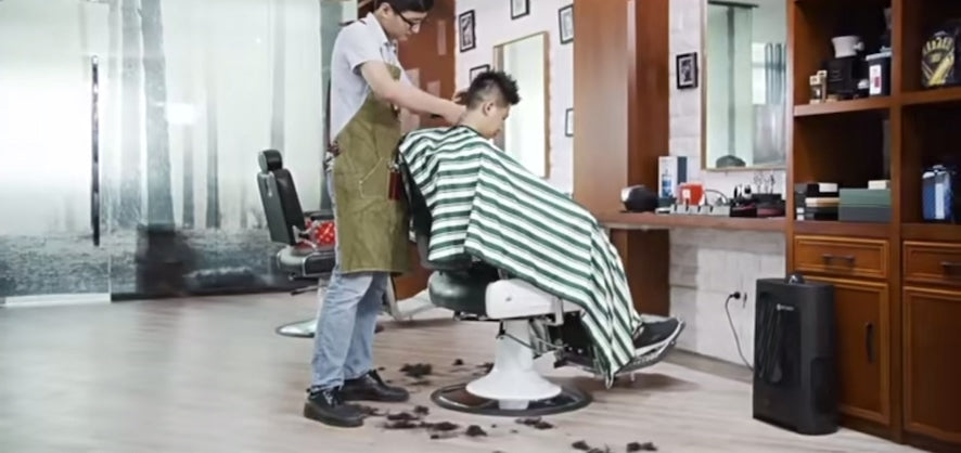 Charger la vidéo : Aspirateur à cheveux pour barbier - Sans sac, capteur infrarouge, 1400 W